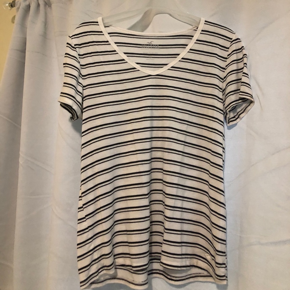 Loose fitted V-neck shirt